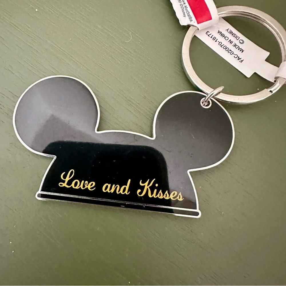 NWT New Disney Mickey Ears Love & Kisses Keychain